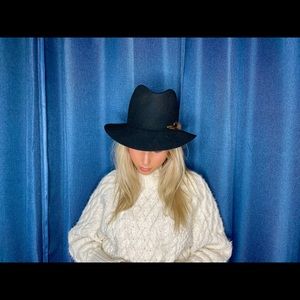 Woman’s JANESSA LEONE classic fedora felt HAT